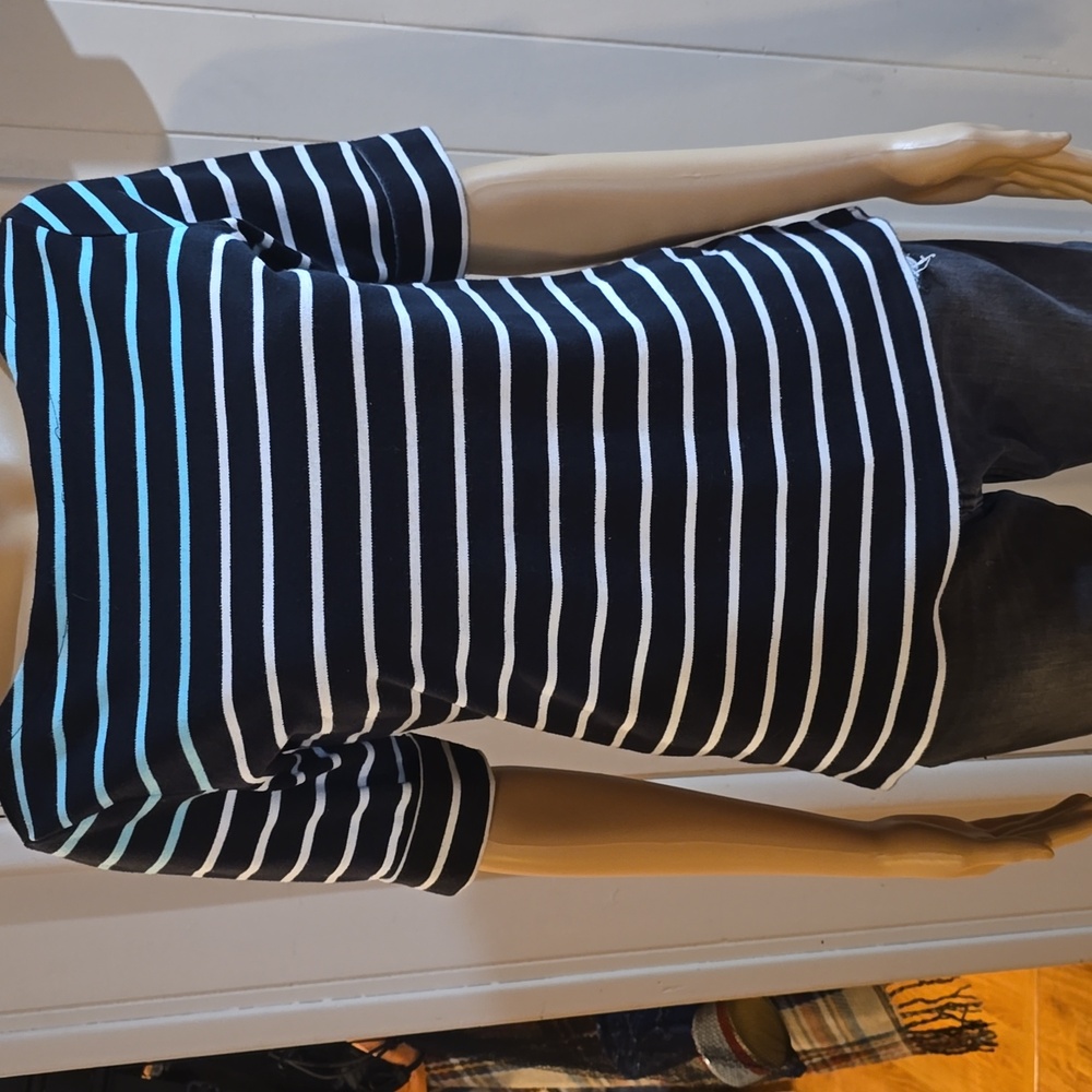 Horizontally striped dressy shirt